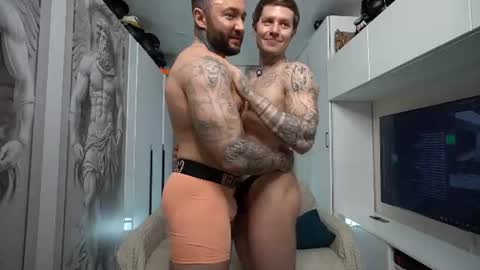 Snapshot of nick_howlenxx chatting on June 13, 1:20 pm nick_howlenxx online show from June 13, 1:20 pm
