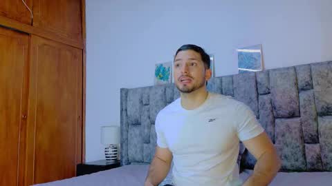 nick_moss_ online show from March 11, 11:05 am