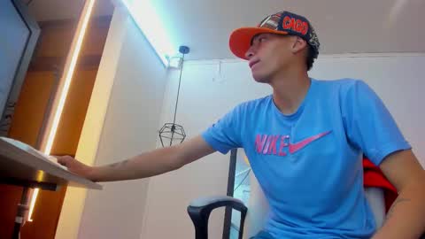 Snapshot of nick_nizzer chatting on October 23, 1:21 pm nick_nizzer online show from October 23, 1:21 pm