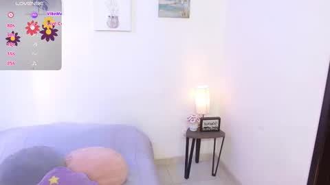 Snapshot of nickeymoon chatting on November 28, 1:03 pm Nicole Silvermoon online show from November 28, 1:03 pm