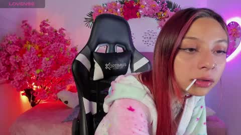 Snapshot of nickie_reed_ chatting on May 10, 11:10 pm nickie_reed_ online show from May 10, 11:10 pm