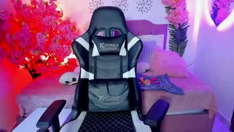Snapshot of nickie_reed_ chatting on May 27, 9:56 pm nickie_reed_ online show from May 27, 9:56 pm