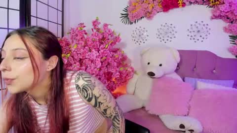 Snapshot of nickie_reed_ chatting on June 13, 9:46 pm nickie_reed_ online show from June 13, 9:46 pm