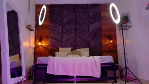 NICKI FOX  online show from January 10, 9:11 am