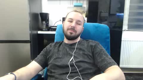 Julian online show from February 5, 10:36 pm