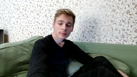 Snapshot of nicksuper8 chatting on December 12, 6:42 pm Nick online show from December 12, 6:42 pm