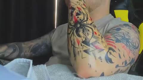 Snapshot of nicktattoomaster chatting on May 17, 10:11 am nicktattoomaster online show from May 17, 10:11 am