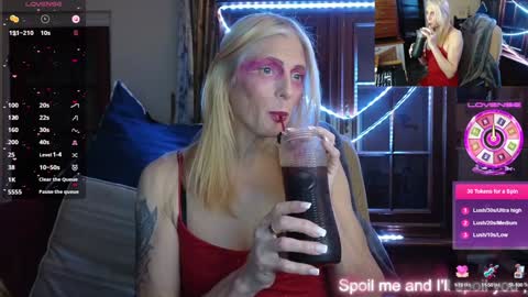 Snapshot of nicktu52 chatting on December 7, 12:08 am nicktuuk online show from December 7, 12:08 am