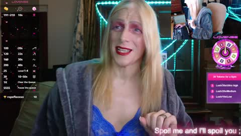 Snapshot of nicktu52 chatting on December 22, 1:23 am nicktuuk online show from December 22, 1:23 am