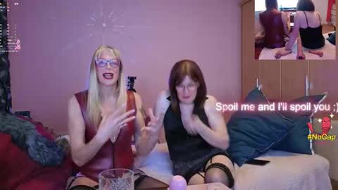 Snapshot of nicktu52 chatting on February 12, 12:38 am nicktuuk online show from February 12, 12:38 am