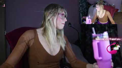 Snapshot of nicktu52 chatting on March 22, 2:59 am nicktuuk online show from March 22, 2:59 am