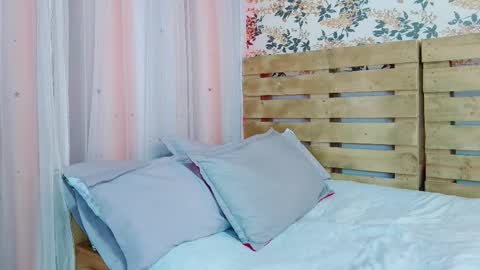 nicky_oli online show from February 1, 4:33 pm