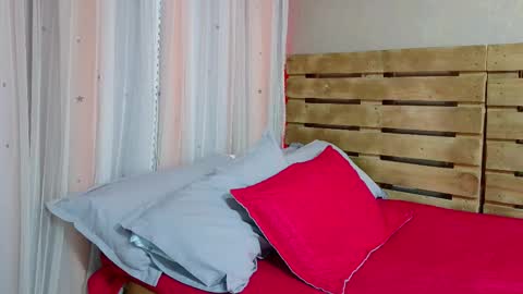 nicky_oli online show from February 9, 1:03 pm