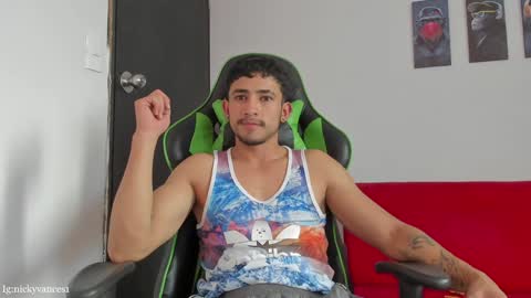 nicky online show from December 5, 8:22 pm