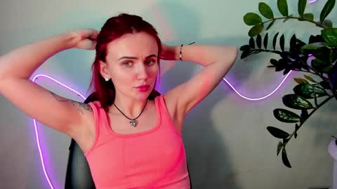 Snapshot of nicky_weekends chatting on December 16, 2:05 pm Nicky Weekends online show from December 16, 2:05 pm