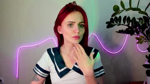 Snapshot of nicky_weekends chatting on December 18, 11:56 am Nicky Weekends online show from December 18, 11:56 am