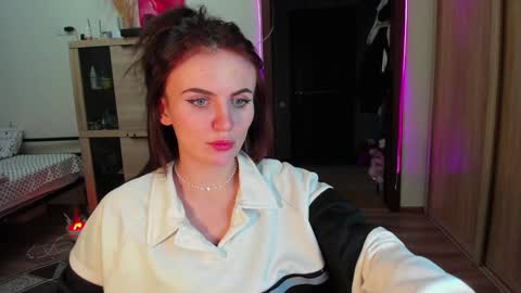 Snapshot of nicky_weekends chatting on February 6, 9:22 am Nicky Weekends online show from February 6, 9:22 am