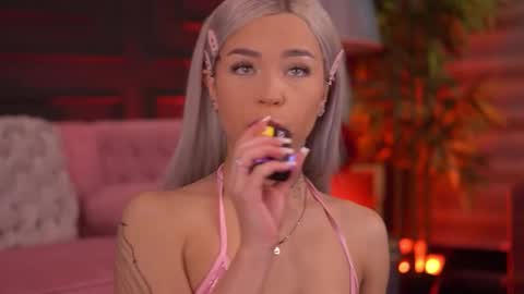 Nicky online show from November 6, 7:04 pm