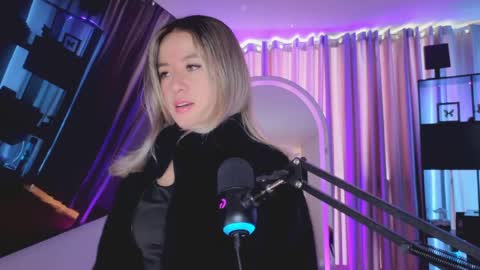 Snapshot of nickywindsor chatting on June 1, 5:14 pm Nicky online show from June 1, 5:14 pm