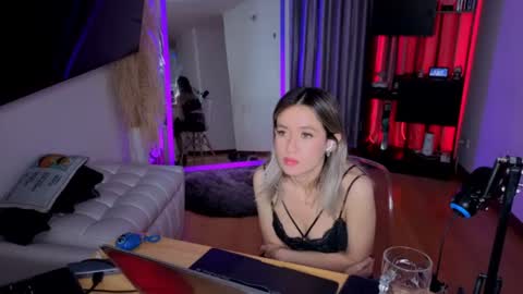 Snapshot of nickywindsor chatting on June 11, 12:32 am Nicky online show from June 11, 12:32 am