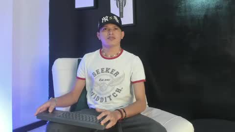 nico_saint_ online show from June 1, 11:34 am