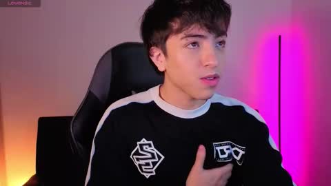 Nicolas online show from December 1, 8:03 pm