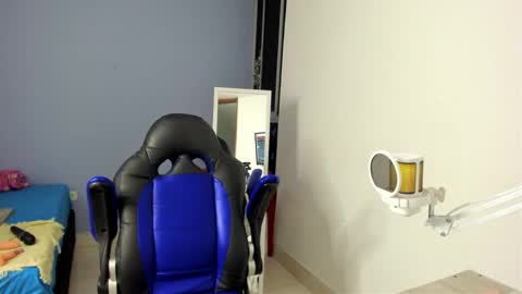 Snapshot of nicol_jone chatting on March 1, 10:13 am Nicol sanchez online show from March 1, 10:13 am