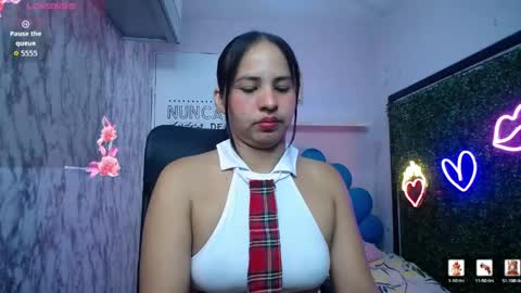Snapshot of nicol_ross19 chatting on May 25, 7:09 pm nicol_ross19 online show from May 25, 7:09 pm