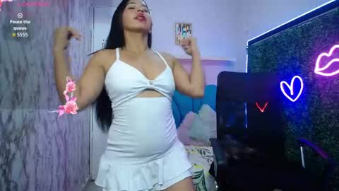 Snapshot of nicol_ross19 chatting on May 28, 7:11 pm nicol_ross19 online show from May 28, 7:11 pm