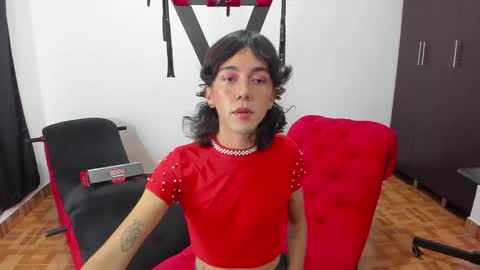 Snapshot of nicol_transgirl chatting on February 4, 3:11 am Nicol online show from February 4, 3:11 am