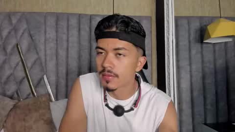 Snapshot of nicolaikarav chatting on December 2, 11:15 am Nicolai online show from December 2, 11:15 am