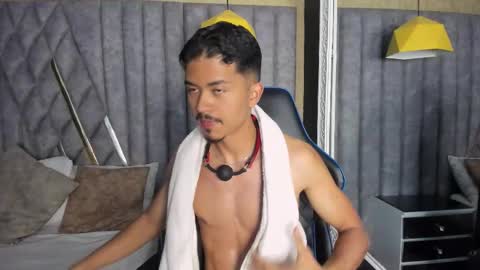 Snapshot of nicolaikarav chatting on December 3, 12:25 pm Nicolai online show from December 3, 12:25 pm