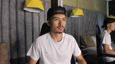 Snapshot of nicolaikarav chatting on December 4, 11:41 am Nicolai online show from December 4, 11:41 am