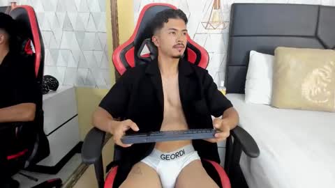 Snapshot of nicolaikarav chatting on December 16, 7:19 pm Nicolai online show from December 16, 7:19 pm