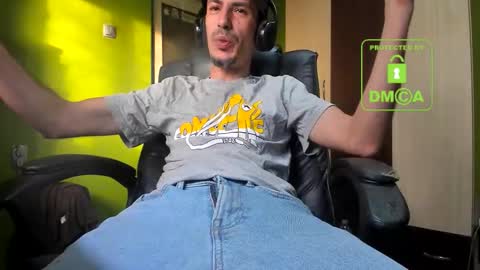 Snapshot of nicolasguy chatting on November 17, 6:19 am L. Nicolas online show from November 17, 6:19 am