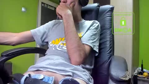 Snapshot of nicolasguy chatting on November 20, 5:51 am L. Nicolas online show from November 20, 5:51 am