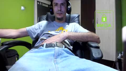 Snapshot of nicolasguy chatting on November 21, 4:22 am L. Nicolas online show from November 21, 4:22 am