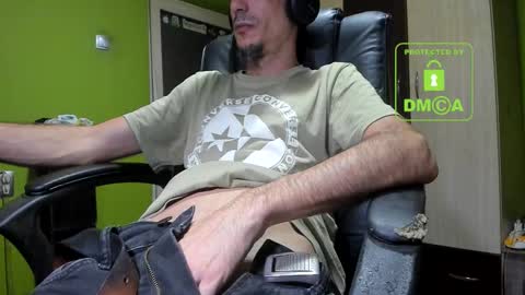 Snapshot of nicolasguy chatting on December 4, 5:50 am L. Nicolas online show from December 4, 5:50 am