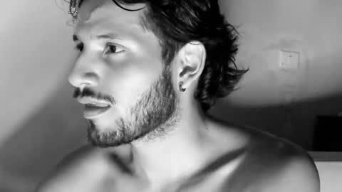 nicolasrodrii online show from February 18, 3:53 am