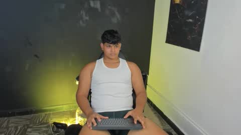 nicole_and_thiago1 online show from February 16, 10:28 pm