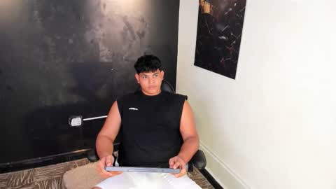 nicole_and_thiago1 online show from February 19, 9:33 pm