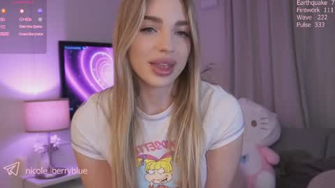 Snapshot of nicole_blueberry chatting on May 18, 7:31 pm Nicole online show from May 18, 7:31 pm