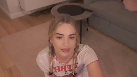 Snapshot of nicole_blueberry chatting on July 3, 8:37 pm Nicole online show from July 3, 8:37 pm