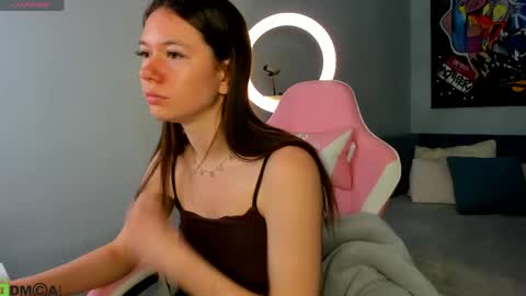 Snapshot of nicole_charm chatting on June 9, 9:37 pm GMT7TueWedThSu 0300am-0900am. Sa 1000am-0400pm online show from June 9, 9:37 pm