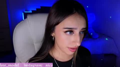 Nicole online show from December 17, 2:28 am