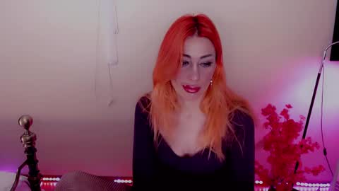 Snapshot of nicole_g0ld_ chatting on December 1, 6:30 pm Nicole online show from December 1, 6:30 pm
