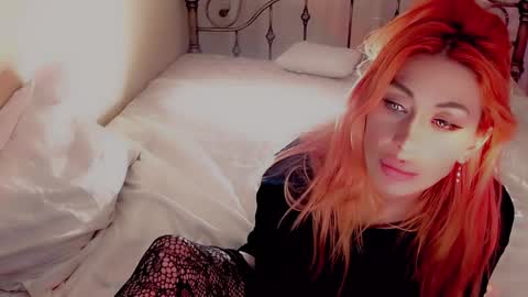 Snapshot of nicole_g0ld_ chatting on December 6, 7:10 am Nicole online show from December 6, 7:10 am