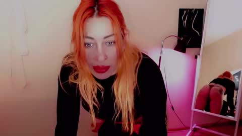 Snapshot of nicole_g0ld_ chatting on December 7, 10:28 pm Nicole online show from December 7, 10:28 pm