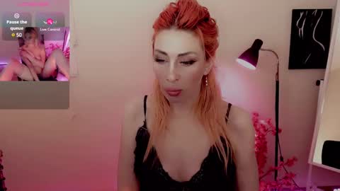 Snapshot of nicole_g0ld_ chatting on December 14, 4:01 am Nicole online show from December 14, 4:01 am