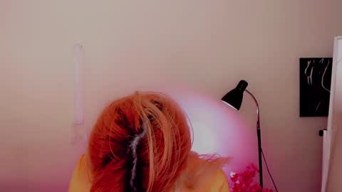 Snapshot of nicole_g0ld_ chatting on December 28, 2:22 am Nicole online show from December 28, 2:22 am